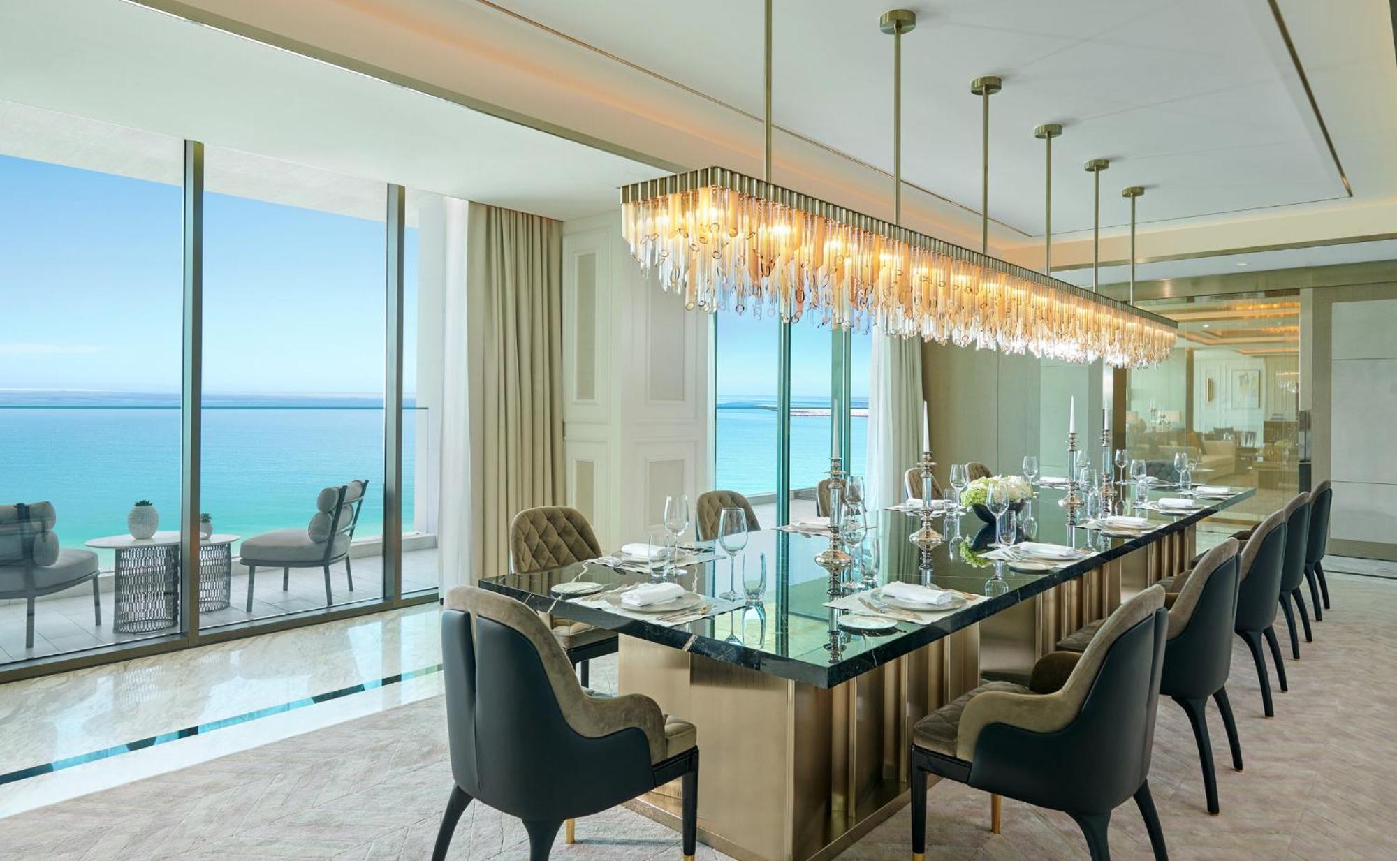 Mandarin Oriental Jumeira, דובאי מראה חיצוני תמונה The dining room of a 3-bedroom residence