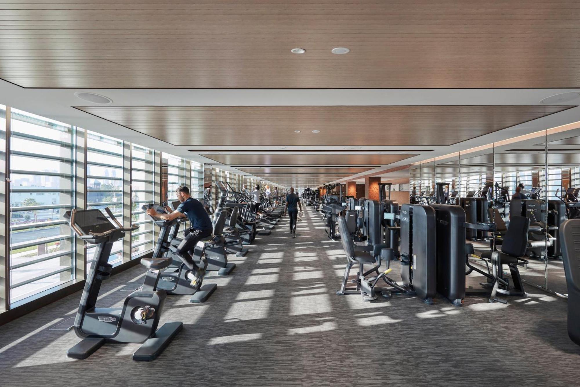 Mandarin Oriental Jumeira, דובאי מראה חיצוני תמונה The gym at the 101st floor