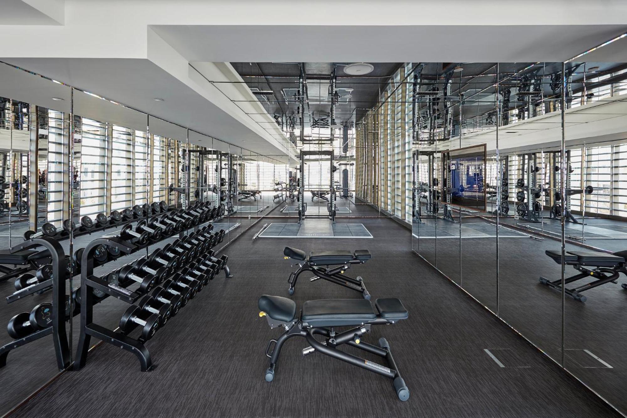 Mandarin Oriental Jumeira, דובאי מראה חיצוני תמונה The gym at The Standard East Village